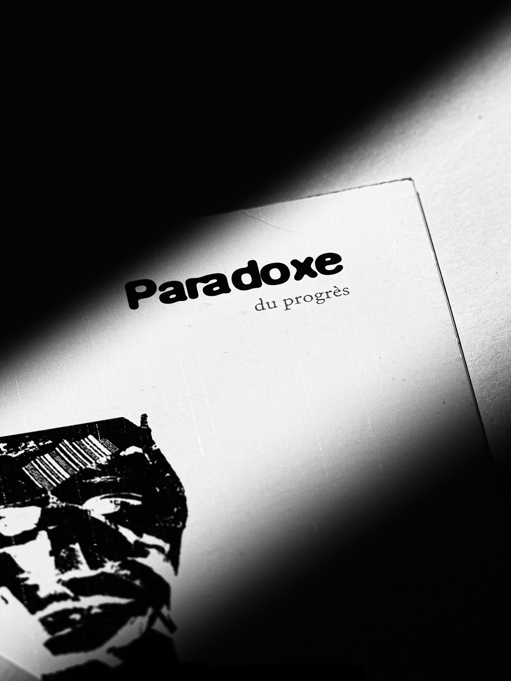 Le Paradoxe du progrès — double page intérieure