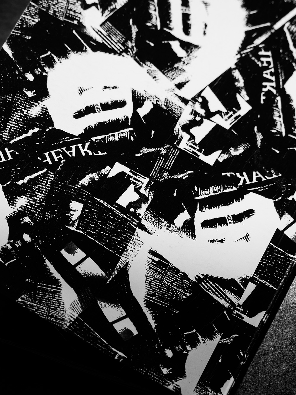 Le Paradoxe du progrès — texture noir et blanc